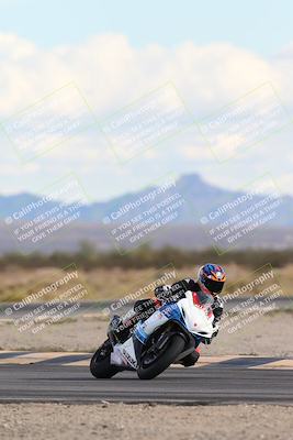 media/Nov-16-2025-Race Pace (Sun) [[8c5fa54630]]/Non Verified Riders (1st 20 Minutes)/5-Turn 15 (110pm)/